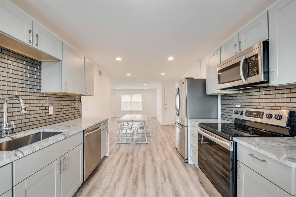 Lovely Updated 2 Bedroom With Pool Apartamento